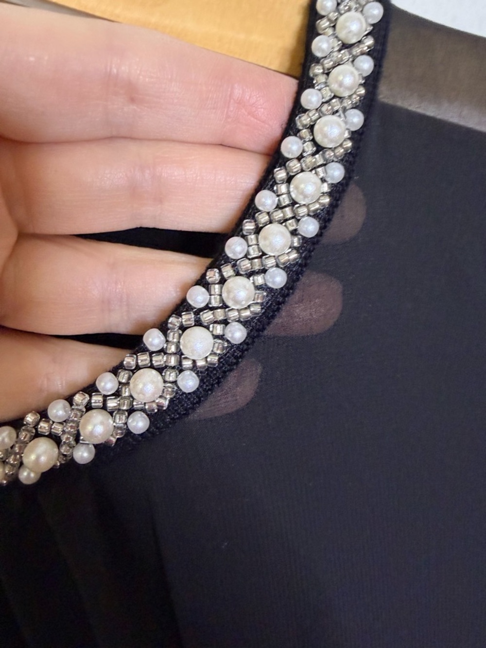 Cable & Gauge Black Sweater rhinestone Pearl Embellished Neckline Sz L top - Picture 4 of 7